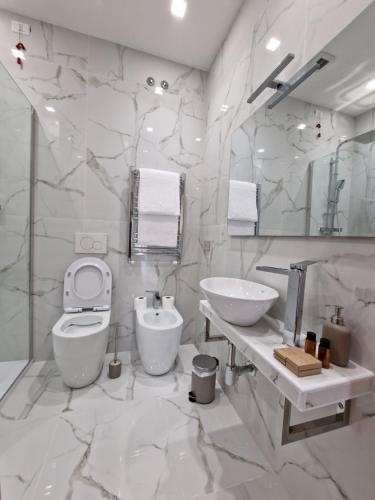 Koupelna v ubytování Cuma Suites