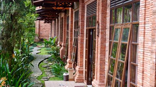 a brick building with a courtyard with a garden at Jawa Dwipa Heritage Resort in Tawangmangu