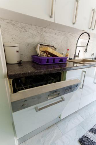 Una cocina o zona de cocina en Vikendica Gorica-Jablaničko jezero