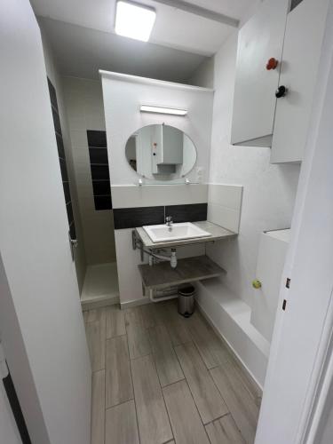 Vonios kambarys apgyvendinimo įstaigoje Urban loft Lorient centre