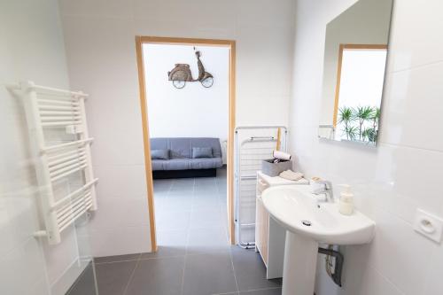 Gambar di galeri bagi LOFT LA MINE D'OR - Parking gratuit et privé - Wifi - Tout équipé - Machine à laver di Rive-de-Gier