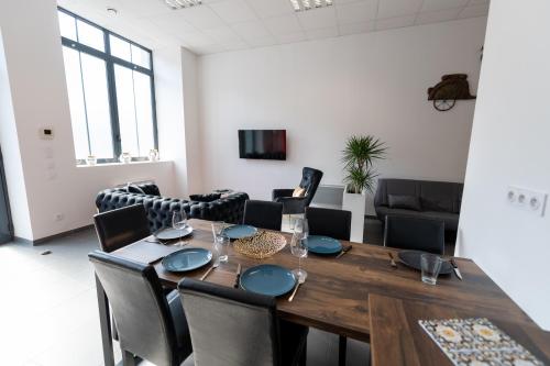 Televisyen dan/atau pusat hiburan di LOFT LA MINE D'OR - Parking gratuit et privé - Wifi - Tout équipé - Machine à laver