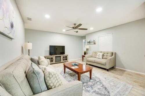 Gallery image of Fenced Yard and Grill San Juan Vacation Rental! in San Juan