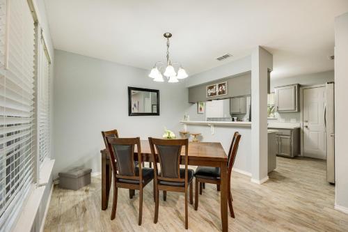 Gallery image of Fenced Yard and Grill San Juan Vacation Rental! in San Juan
