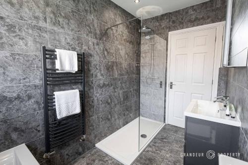 a bathroom with a shower and a sink and a toilet at Luxury 4-Bed with Garden, WiFi & Parking - Pottery Place in Poole