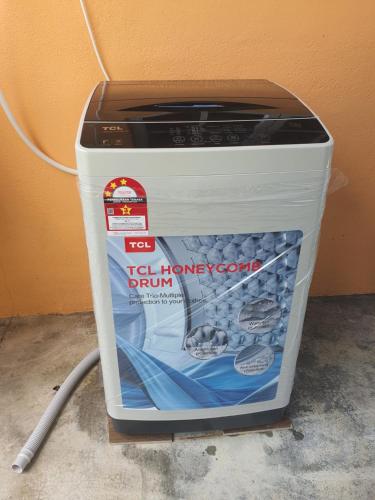 a cooler is sitting on the floor next to a wall at Homey Homestay in Tanjong Sepat
