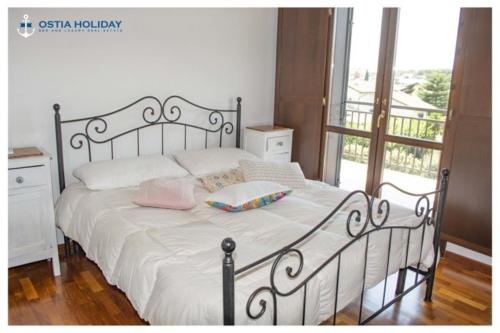 Ένα ή περισσότερα κρεβάτια σε δωμάτιο στο Ostia Holiday Dreams Ville Infernetto
