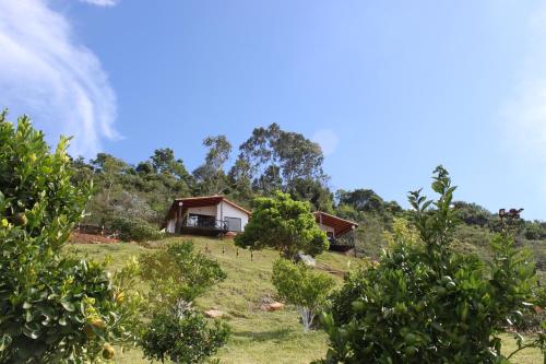 a house on top of a hill with trees at Mesa De los Santos, Balcones De los Santos Cabaña Lounge Eucalipto in Los Santos