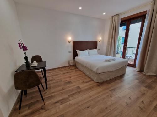 Postel nebo postele na pokoji v ubytování Cuma Suites