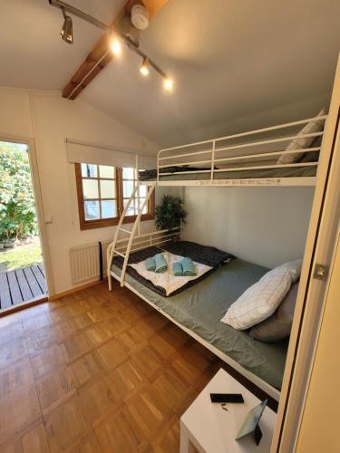 a room with a bunk bed and a desk at Stuga i Borgholms villa in Borgholm