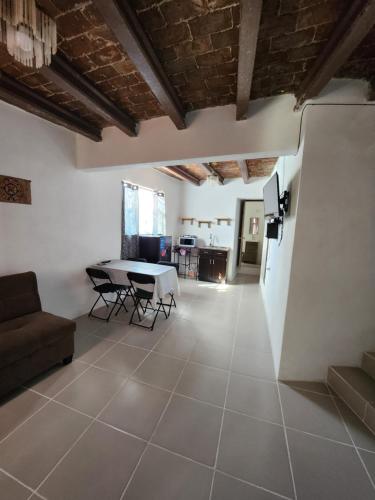 a living room with a table and a couch at Casa Linda Vista in Guanajuato