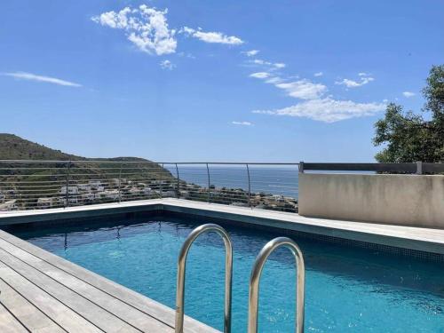 Villa con piscina sobre la Almadrava II