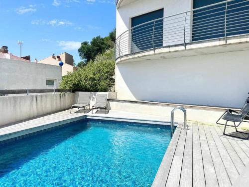 Villa con piscina sobre la Almadrava II