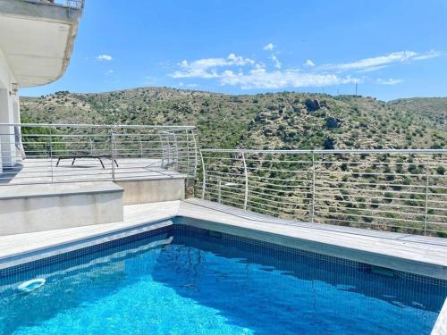 Villa con piscina sobre la Almadrava II