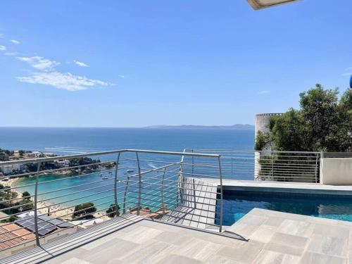 Villa con piscina sobre la Almadrava II