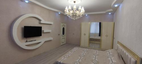 Una televisión o centro de entretenimiento en Caspian Seaside Villa