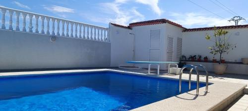 Bazén v ubytovaní PMT 27 - Villa Chaparral-Torrevieja with view - Huge Privat Pool alebo v jeho blízkosti