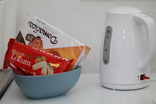 a bowl of food next to a scale and a mug at Apartment Kraljevac in Visoko