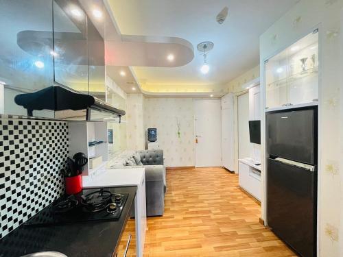 a kitchen and living room with a stove and refrigerator at property 2A in Jakarta