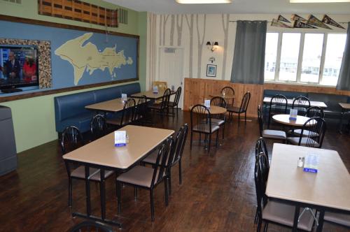 Cedar Hill Lodgeにあるレストランまたは飲食店