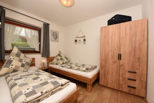 Postel nebo postele na pokoji v ubytování Ferienwohnung Allgäuer Bergnest