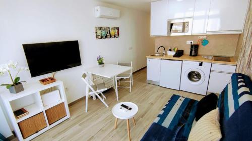 Green 431 by CASAS COCODRILO