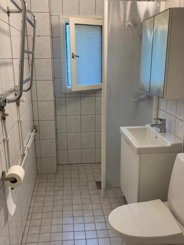 Ένα μπάνιο στο Vitteludd seaside apartments Houtskär
