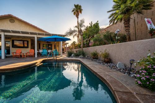 Kolam renang di atau dekat dengan Coachella Chill: Luxury 4BR/4King Paradise Retreat