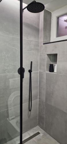 Bilik mandi di Heart of Tirana Apartment