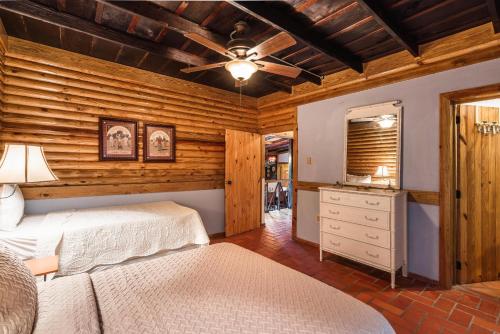 a bedroom with a bed and a ceiling fan at Splendid Arroyo Frio 4BR Rustic Villa in Constanza