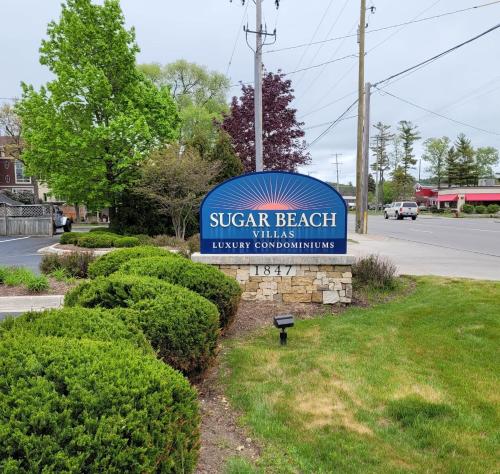 Gallery image of Sugar Beach Villa 1012 Luxury Waterfront Condo in Traverse City