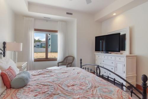 Gallery image of Sugar Beach Villa 1012 Luxury Waterfront Condo in Traverse City