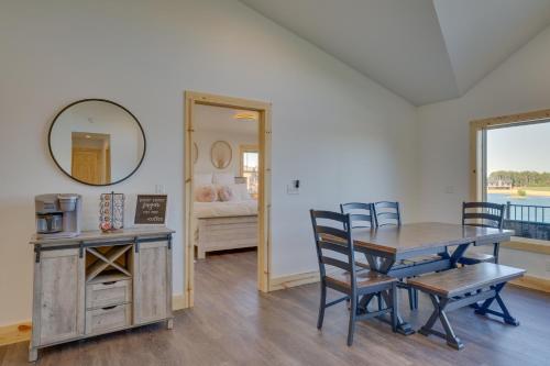 Η κουζίνα ή μικρή κουζίνα στο Spacious New Lisbon Home with Lake Access!