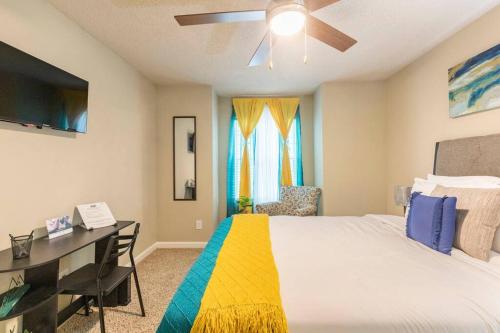 En eller flere senge i et værelse på Lovely One Bedroom Apartment, Midtown Atlanta