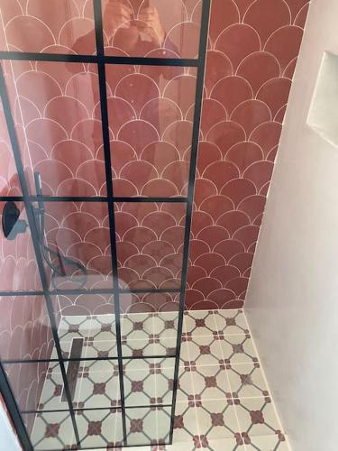 a room with a staircase with a patterned wall at Syboro in Aloïziánika