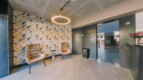 Χώρος καθιστικού στο Regatta Living II with Breakfast Included! - 502