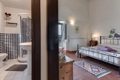 a bedroom with a bed and a bathroom with a sink at B&B Le Torri Di Firenze in Fiesole