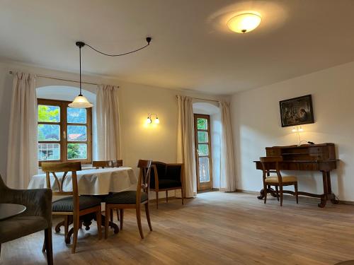 Χώρος καθιστικού στο Ferienwohnung Seidl Wohnung Kontrabass