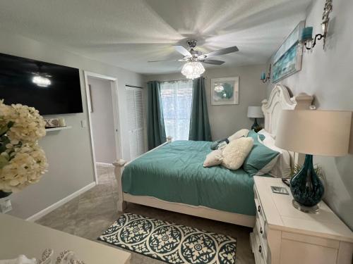 a bedroom with a bed and a ceiling fan at TPC Sawgrass Coastal Retreat in Ponte Vedra Beach
