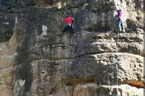 a man is climbing on a rock wall at Increíble Casa Rural en la Sierra de Altomira Piscina privada y Barbacoa in Albalate de Zorita
