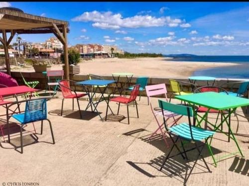 Emplacement idéal ! Studio vue port Plages à pied !