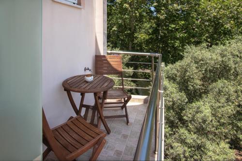a table and two chairs sitting on a balcony at Antartisa B&B in Límni