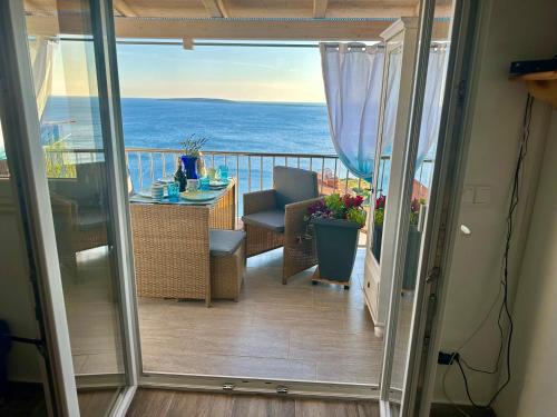 a balcony with a view of the ocean at Tanis Ocean Loft in Martinšćica