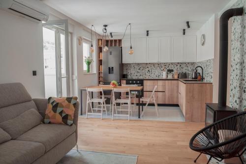 a living room with a couch and a kitchen at Apartment Vito in Omiš