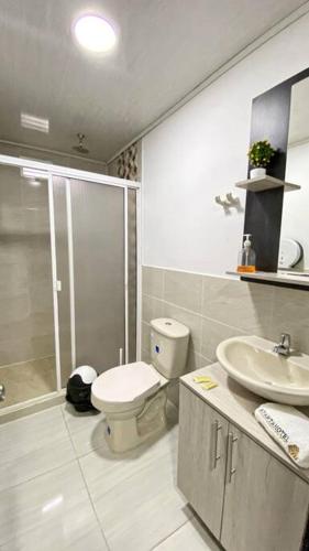 Ένα μπάνιο στο Apartahotel 222 Apartamentos 502