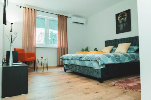 a bedroom with a bed and a television in it at Apartman Zen in Kragujevac