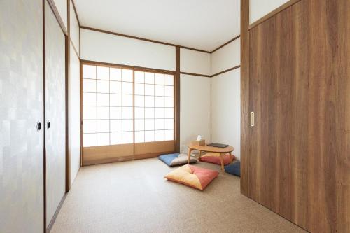 a room with a table and a large window at The minpark - Vacation STAY 14641 in Dazaifu