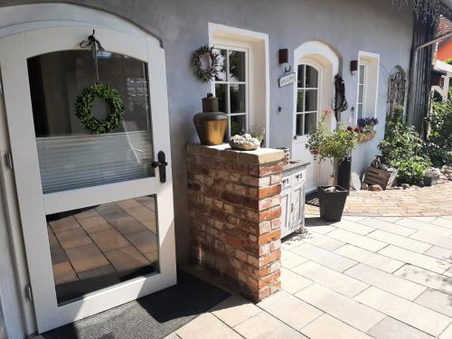 a front door of a house with a wreath on it at Altes Gewölbe mit Sauna und Whirlpool im Außenbereich in Elsterheide