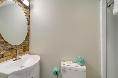 Bagno di Stylish Gatlinburg Condo with Pool Walk Downtown!