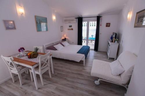 Apartments by the sea Rogoznica - 4805